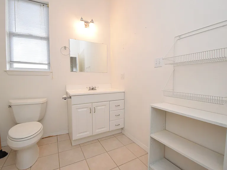 2102B Greenwood Ave — Photo 13