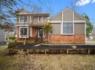 471 Hillson Dr, Waterford, MI 48327