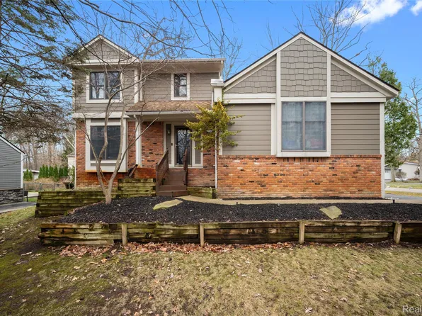 471 Hillson Dr, Waterford, MI 48327