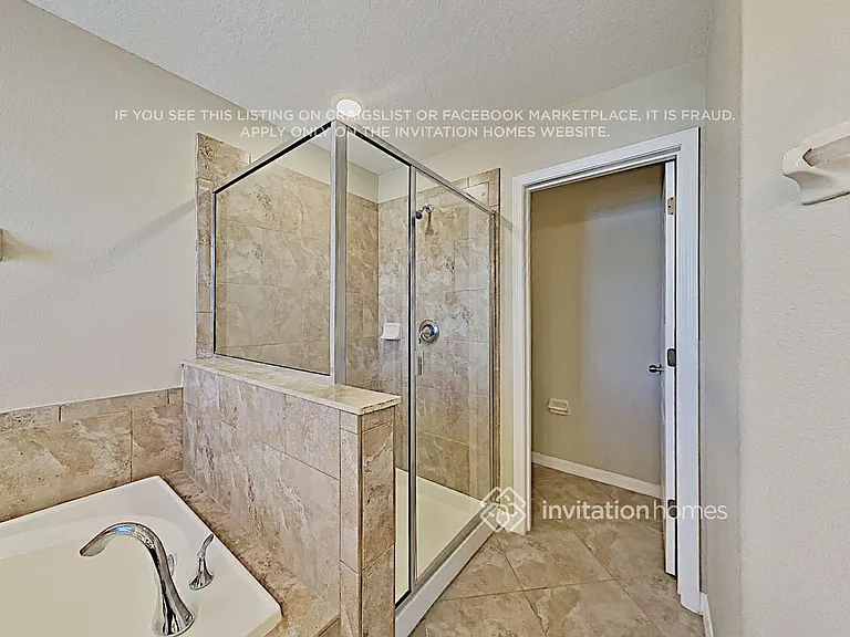 2729 Hampton Green Ln — Photo 23