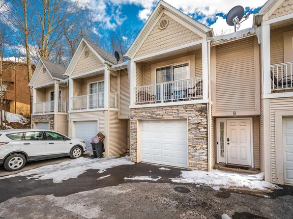 8 Flatts Ln, Morgantown, WV 26505