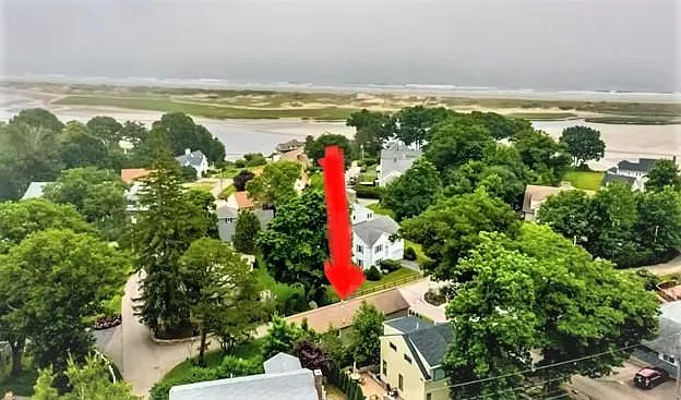 Quick walk to beach and incredible dunes and river. Just 2 blocks from quaint Ogunquit village