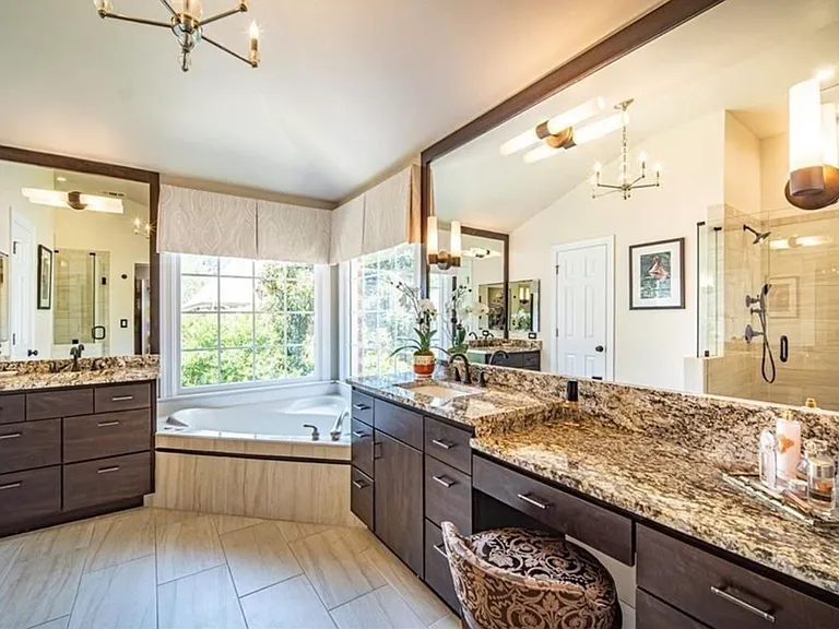 415 Wembley Cir — Photo 16