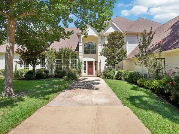 121 Comanche Moon Ct, Decatur, TX 76234