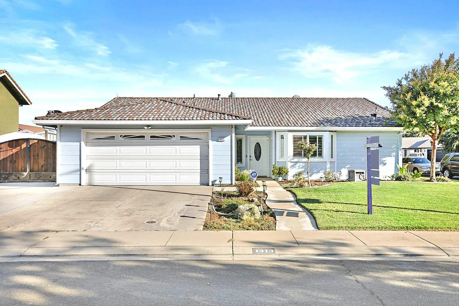 1313 Genevieve Way photo 1