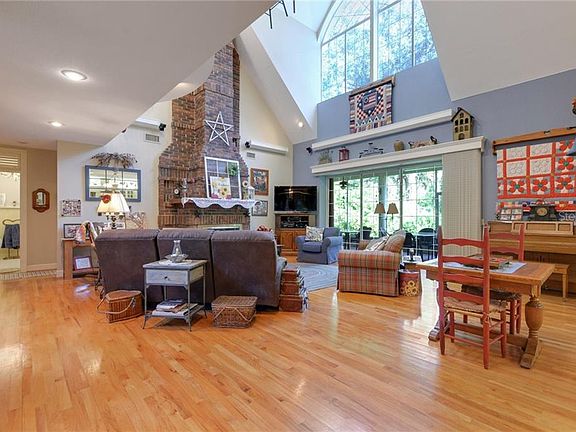 5th image of 11130 Crescent Lake Dr