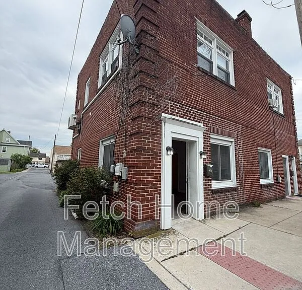 10 S Pitt St — Photo 1