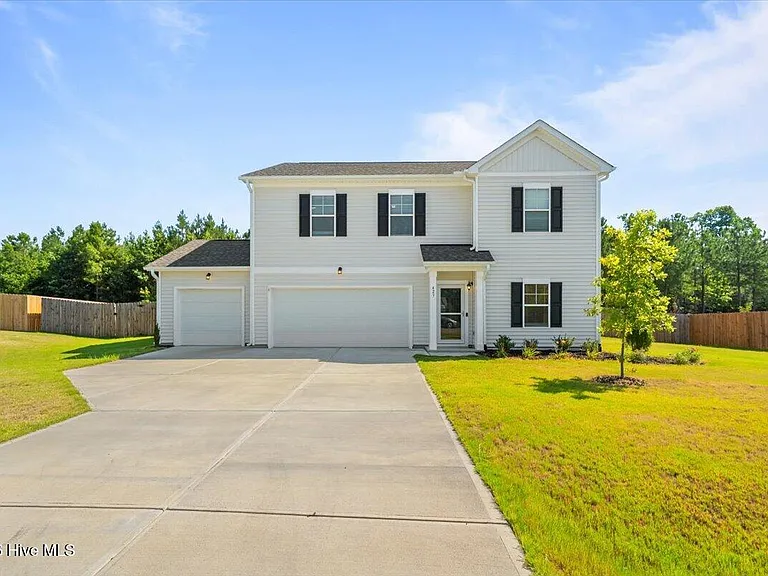 423 Bassett Ln — Photo 2