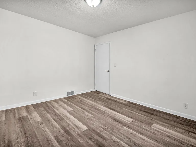 1787 Tanglewood Dr — Photo 24