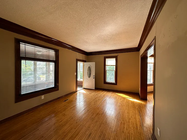 2943 Bryant Ave N — Photo 3