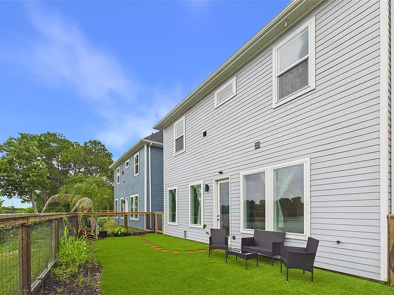 9609 Valeca Dr — Photo 12