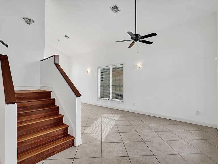 10902 Tamoron Ln — Photo 6