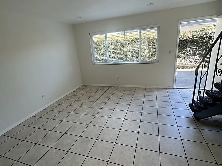 9509 Los Angeles St #D — Photo 11