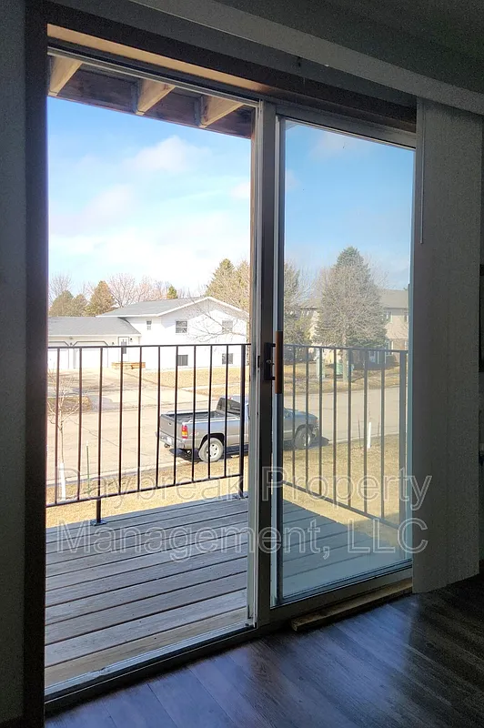 2 bed, 1.0 bath, $850 — Photo 4