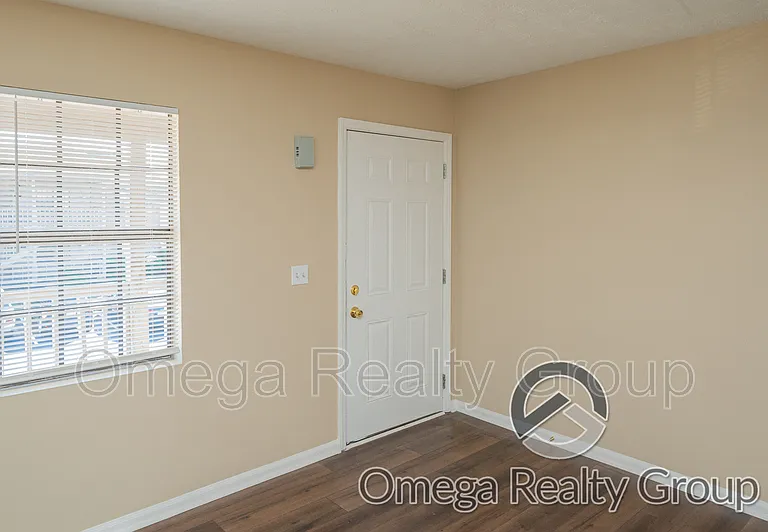 Lakeridge Apartments — Photo 76