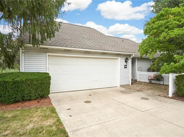 2069 Saxony Dr, Akron, OH 44313
