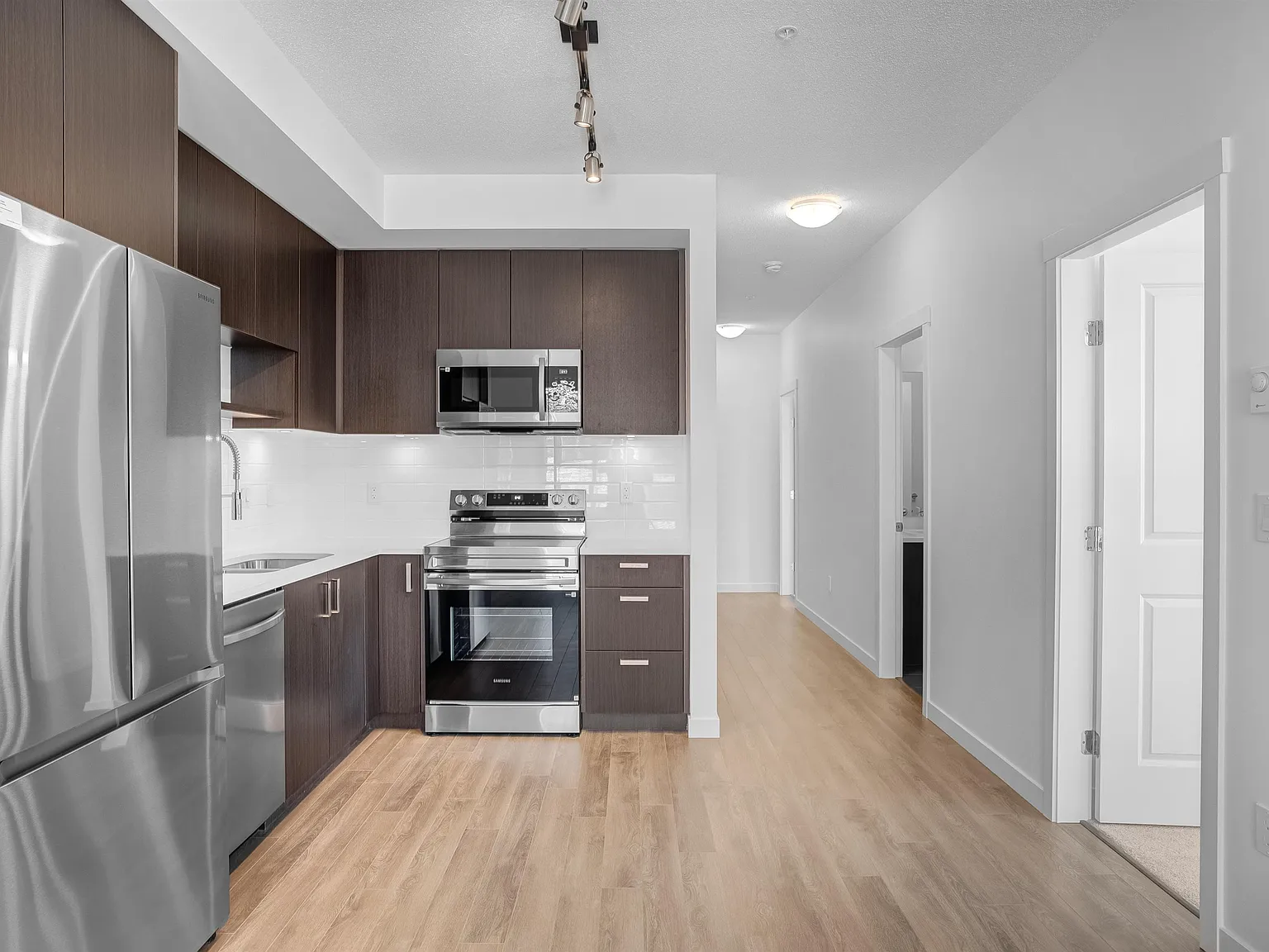 2 bed, 768 sqft, $2,500 — Photo 4