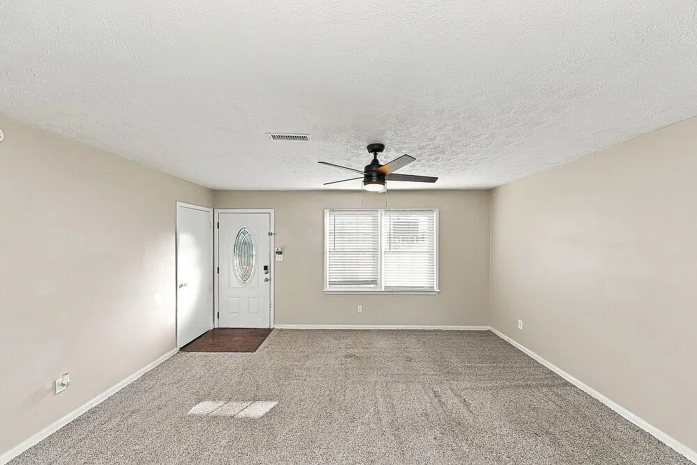 3 bed, 1.5 bath, 1248 sqft, $1,515 — Photo 4