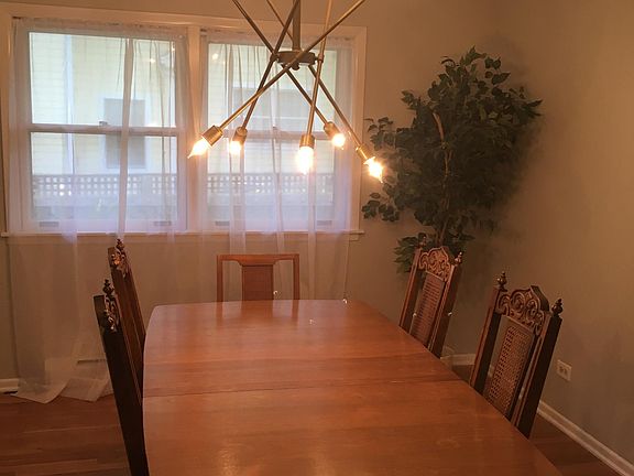 Dining room.