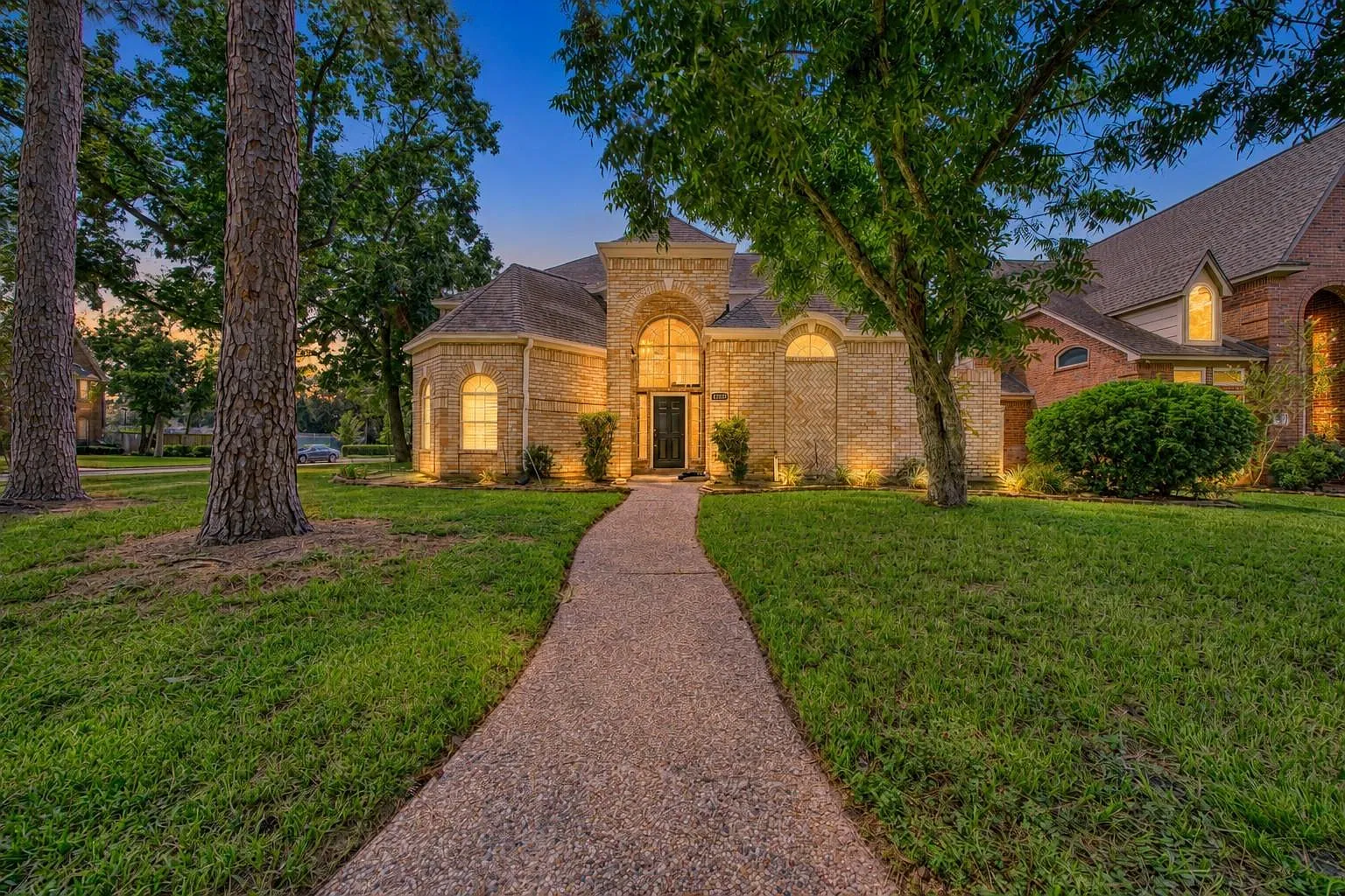 4 bed, 3.5 bath, 3680 sqft, $3,700 — Photo 2