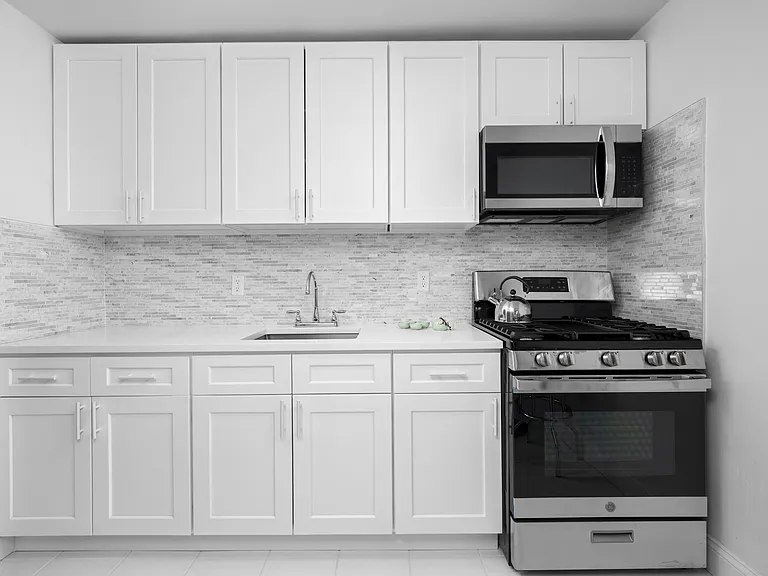 Crestwood Lake Apartments — Photo 50