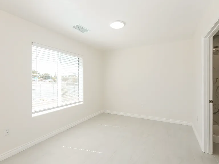 Spacious 3BR/2BA Home with Open Floor Plan, Garage & Washer/Dryer — Photo 15