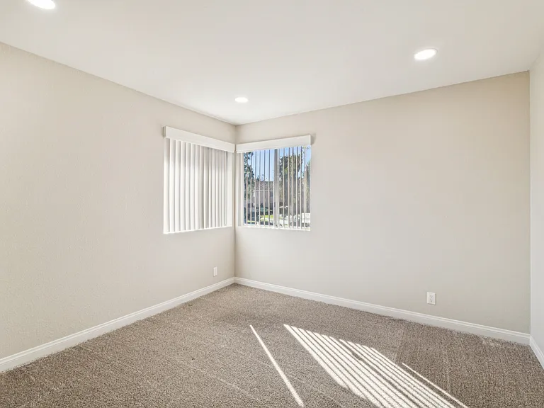 Renovated 1x1
-Bedroom
