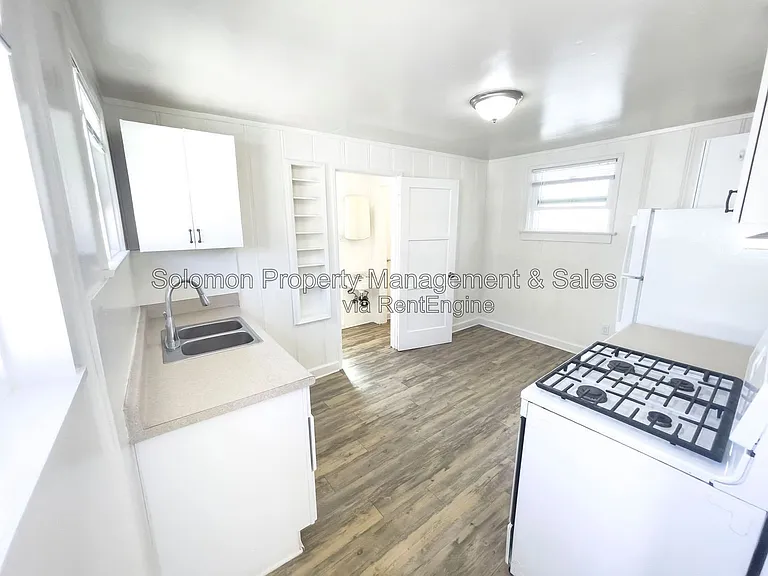 143 1/2 S Myers St — Photo 6