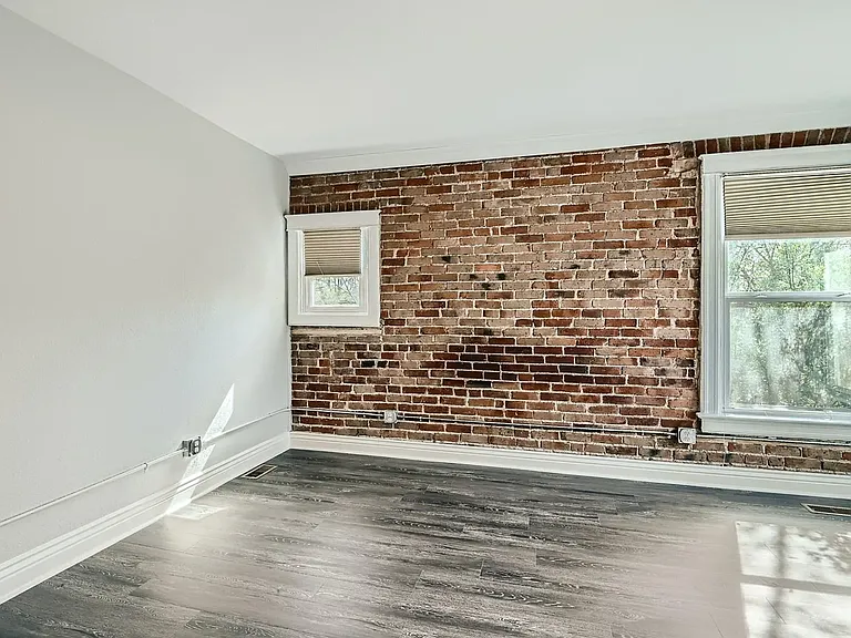 2343 Hooker St — Photo 9