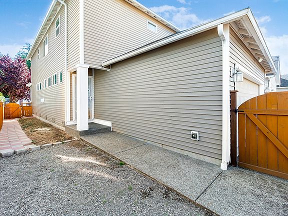 4th image of 18230 97th Ave E