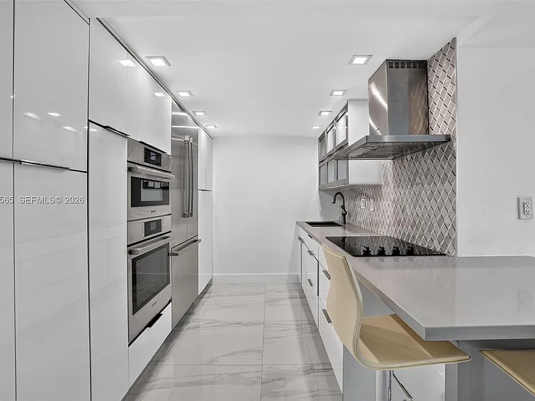 6039 Collins Ave #1624 — Photo 4