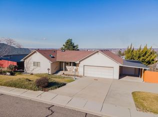 1951 Mountain View Dr, Prosser, WA 99350