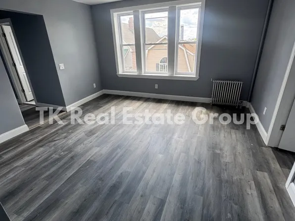 130 W 47th St, Bayonne, NJ