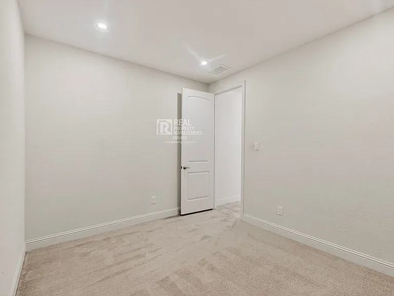 151 Darian Dr — Photo 36