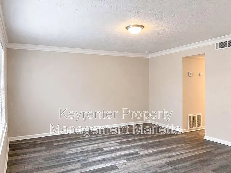 3013 Spruce Cir — Photo 3