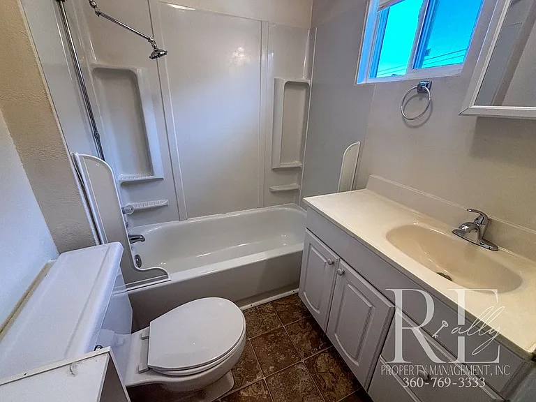 1215B Burwell St — Photo 10