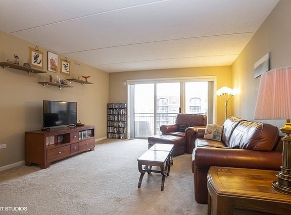 4th image of 370 Western Ave #610