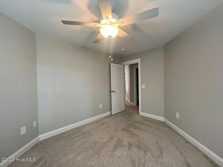 404 Endicott Ct — Photo 40