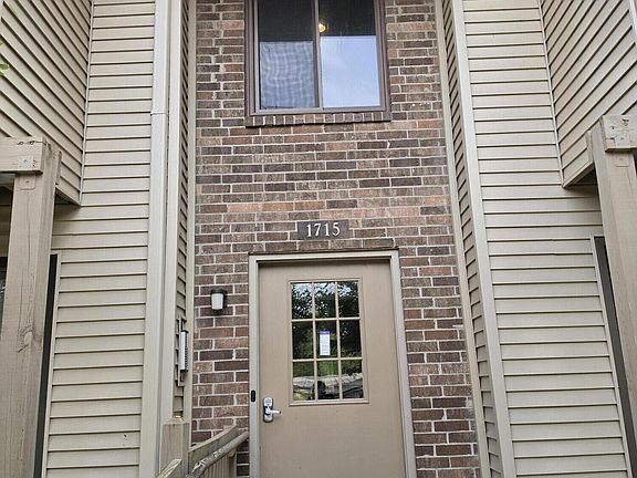 3rd image of 1715 Maple Rdg APT 4