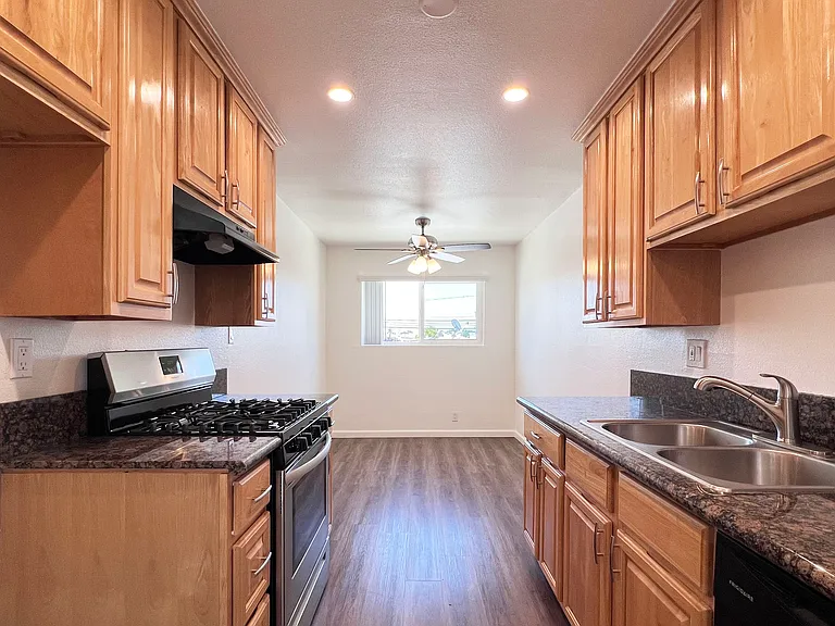 6452 Orange Ave #21 — Photo 12