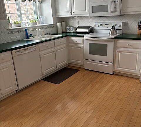 3rd image of 16 Cherry Court