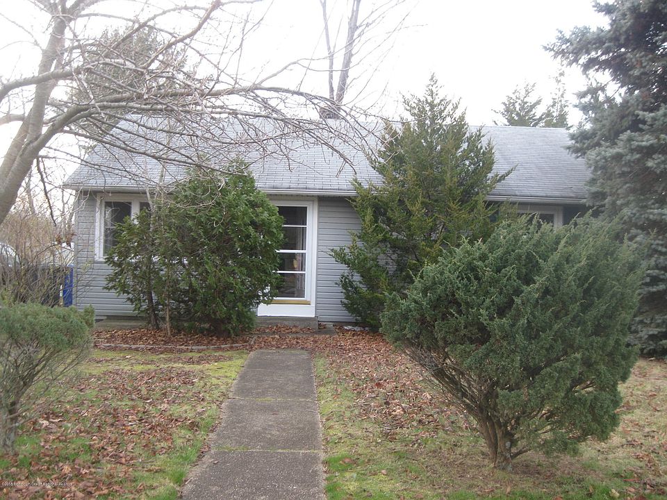 1st image of 208 Dewey St