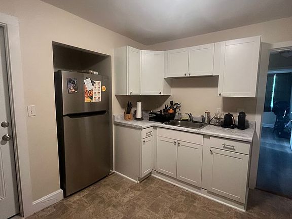 3rd image of 545 Stevenson St