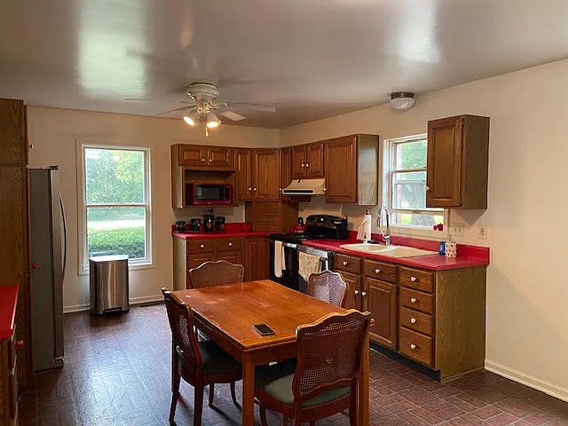 3 bed, 2.5 bath, 2000 sqft, $1,700 — Photo 2