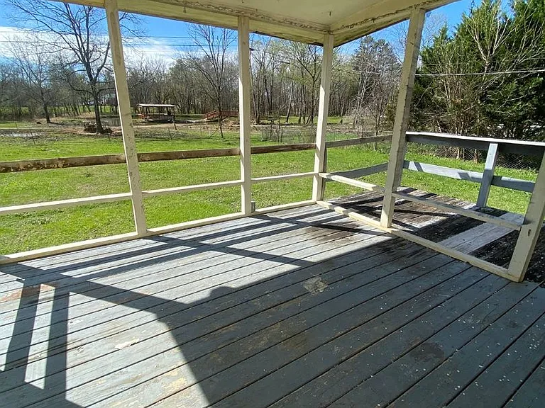 168 Reynolds Dr — Photo 2