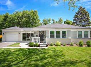 355 Grandview Ave, Glen Ellyn, IL 60137