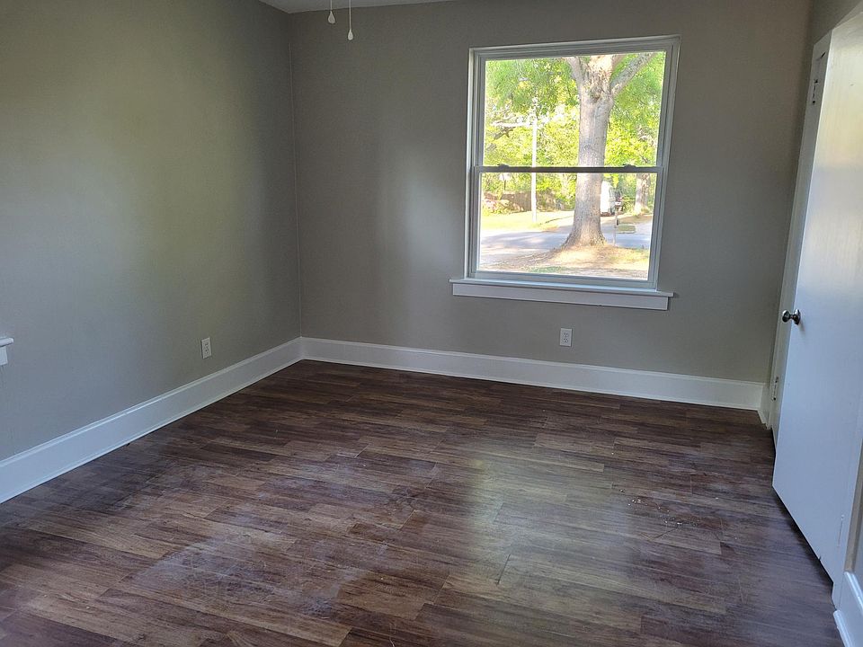 2nd image of 137 E Victoria Rd #135