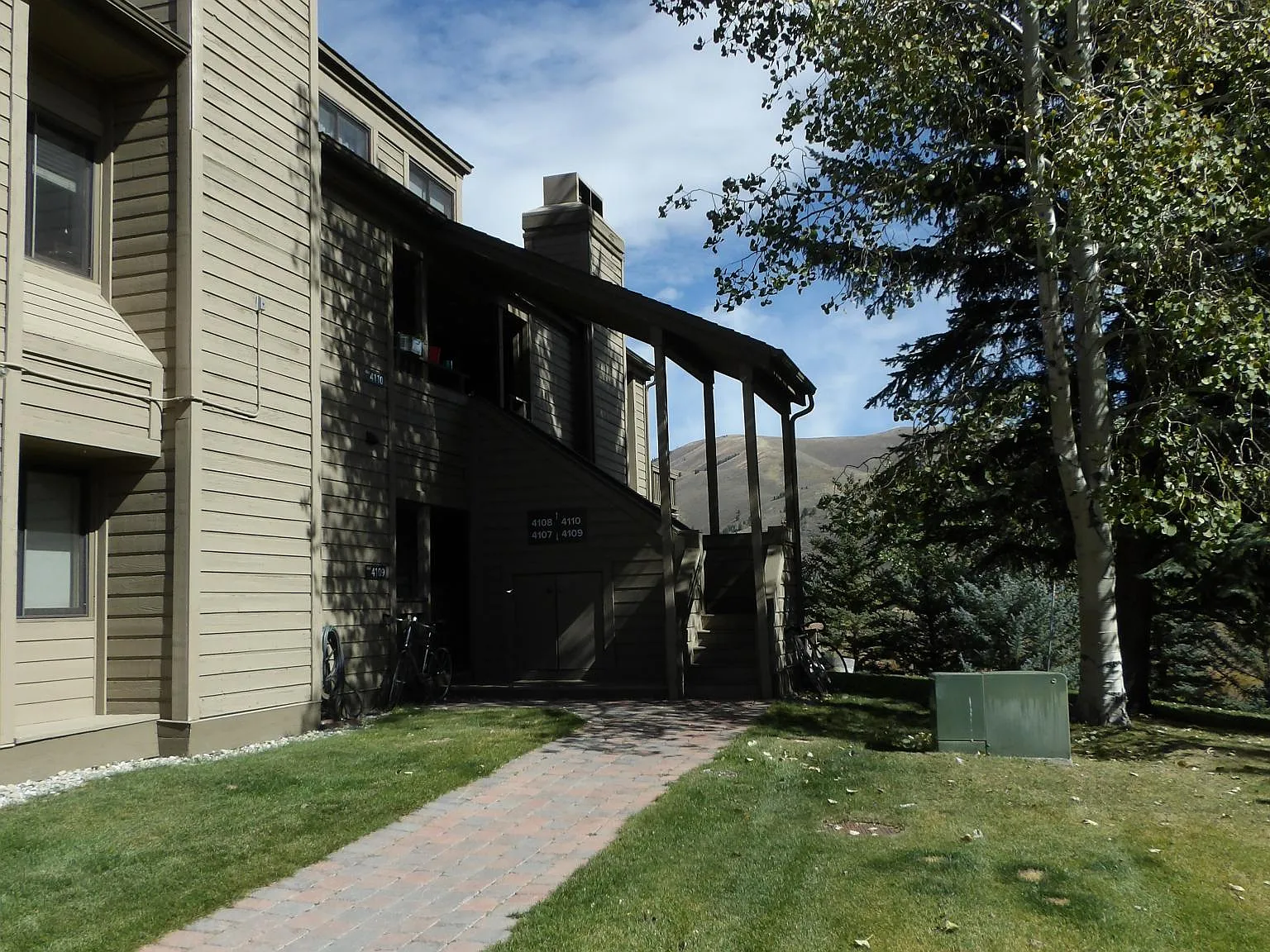 1 bed, 745 sqft, $2,400 — Photo 3