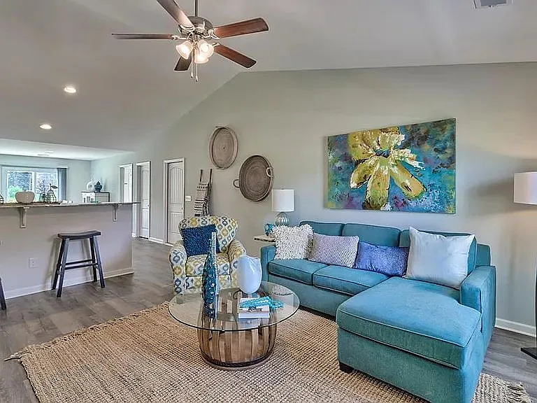 3 bed, 2.0 bath, 1289 sqft, $1,650 — Photo 3