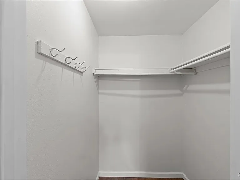 660 Warren St #4 — Photo 10